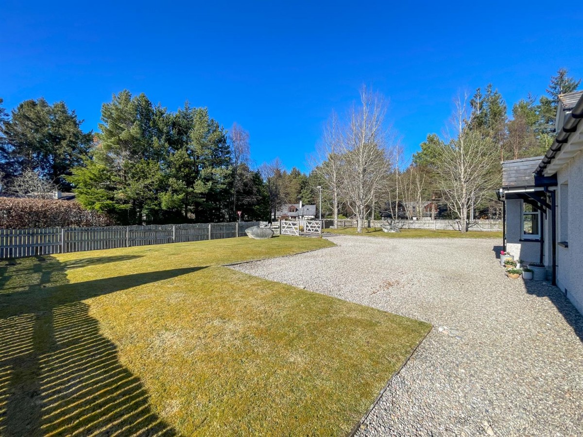 Images for Luibeg, 1 Lynstock Park, Nethy Bridge EAID:massoncairnsltdapi BID:1
