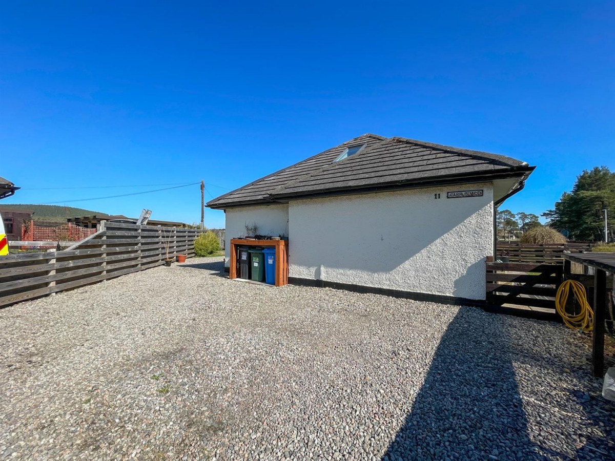 Images for 11 Carr Place, Carrbridge EAID:massoncairnsltdapi BID:1