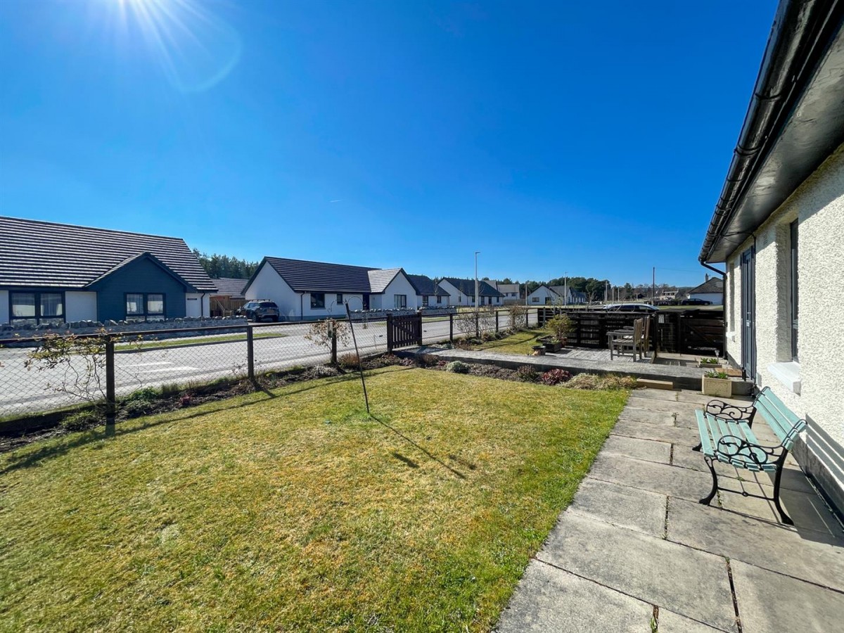 Images for 11 Carr Place, Carrbridge EAID:massoncairnsltdapi BID:1