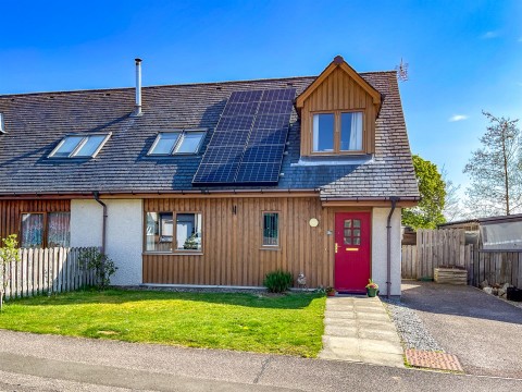 8 Loch Na Leoba Road, Newtonmore