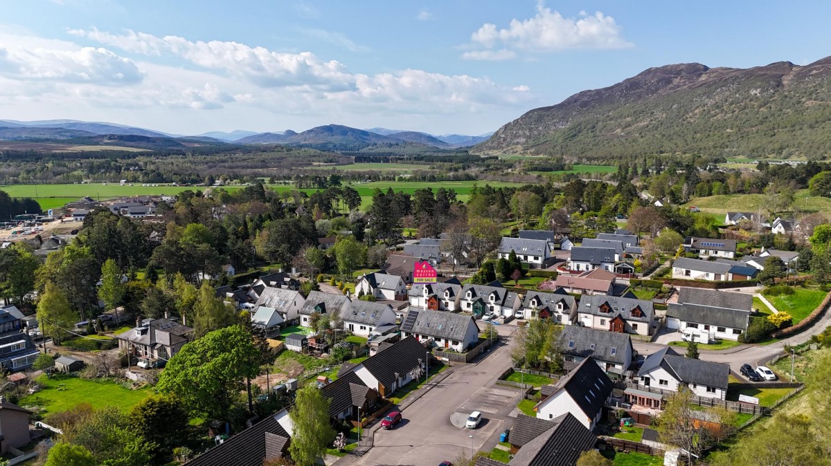 Images for 8 Loch Na Leoba Road, Newtonmore EAID:massoncairnsltdapi BID:1