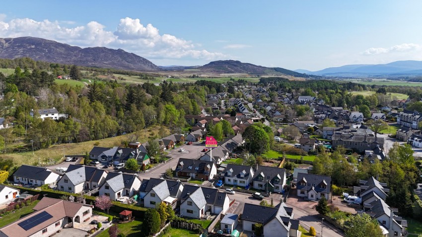 Images for 8 Loch Na Leoba Road, Newtonmore