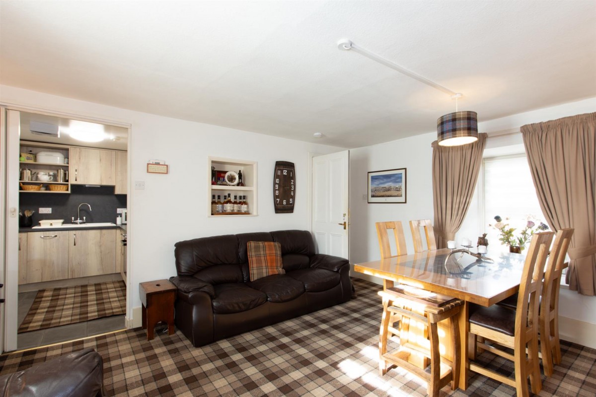 Images for 38 The Square, Grantown on Spey EAID:massoncairnsltdapi BID:1