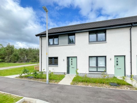 8 Pinefield, Carrbridge