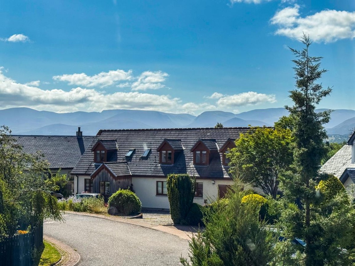 Images for 11 Croftside, Aviemore EAID:massoncairnsltdapi BID:1