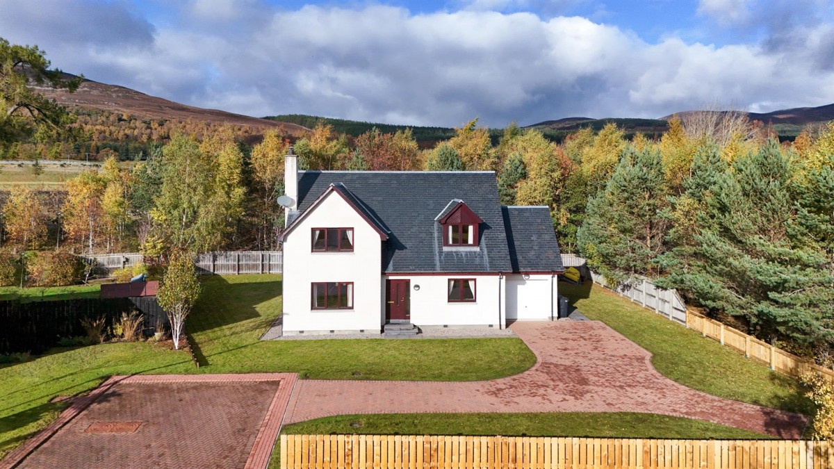 Images for 24 Macbean Road, Kincraig EAID:massoncairnsltdapi BID:1
