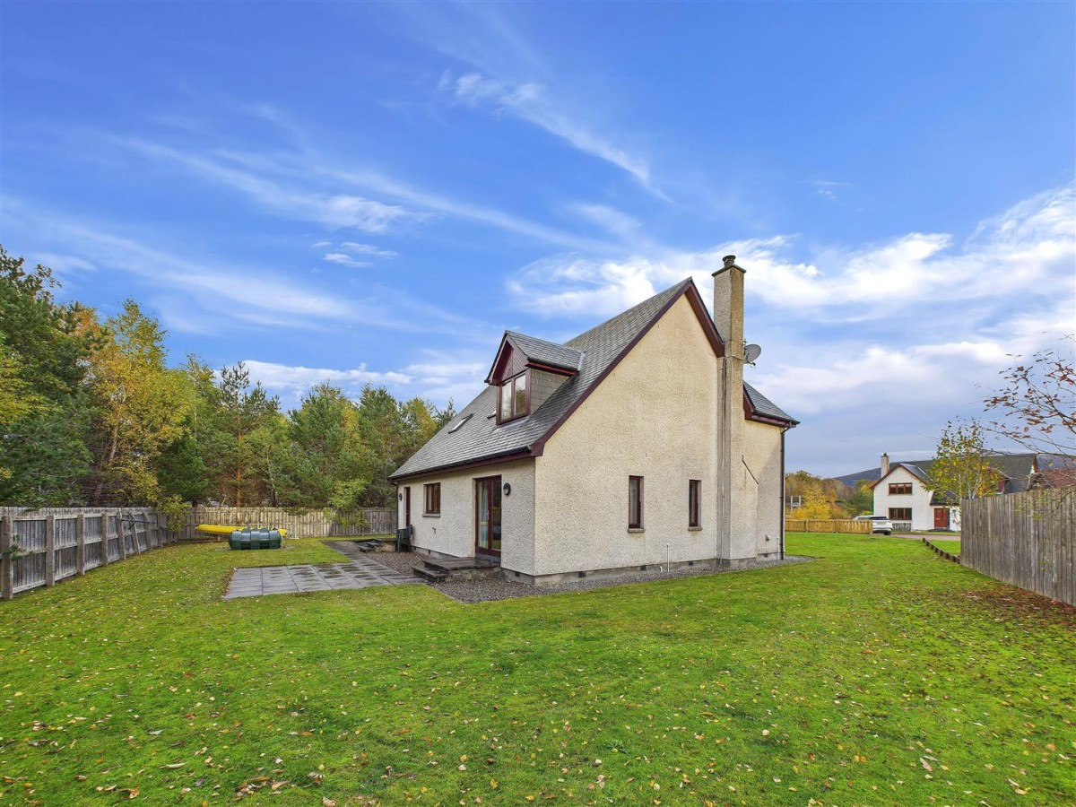 Images for 24 Macbean Road, Kincraig EAID:massoncairnsltdapi BID:1