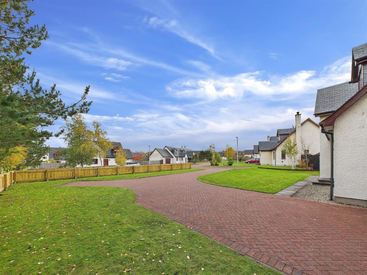 Images for 24 Macbean Road, Kincraig EAID:massoncairnsltdapi BID:1