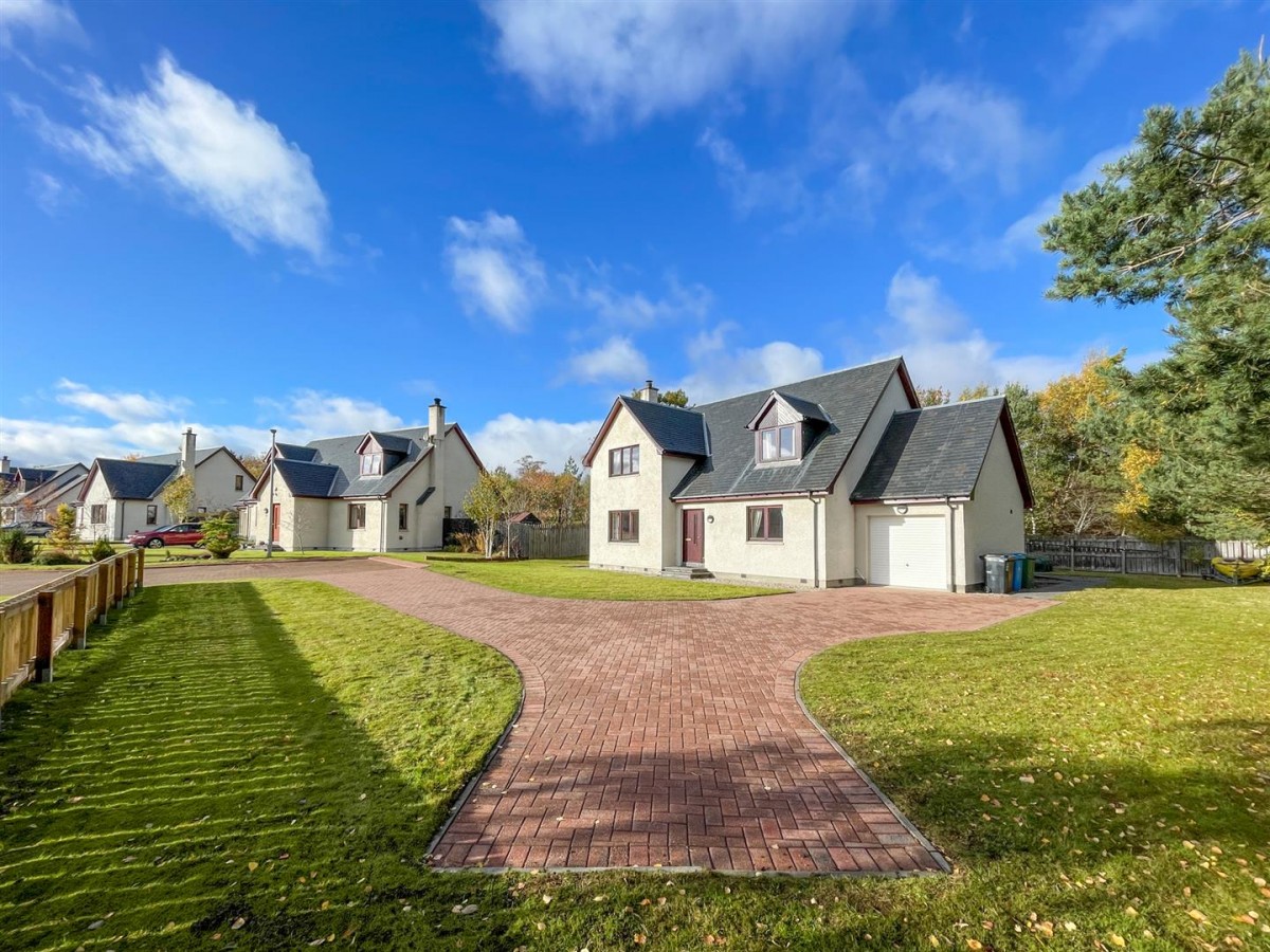 Images for 24 Macbean Road, Kincraig EAID:massoncairnsltdapi BID:1