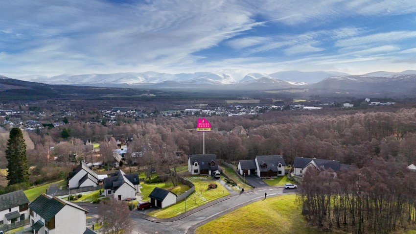 Images for 3 Patterson Place, High Burnside, Aviemore