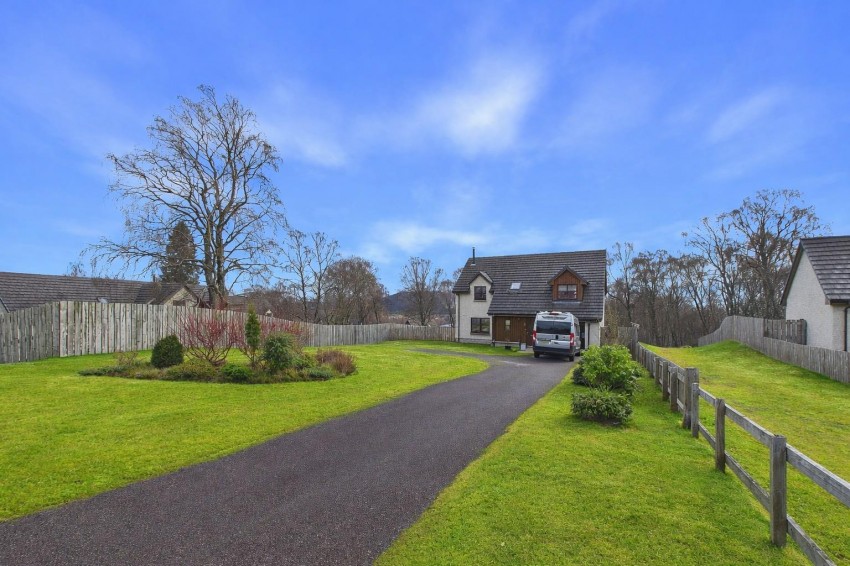 Images for 3 Patterson Place, High Burnside, Aviemore