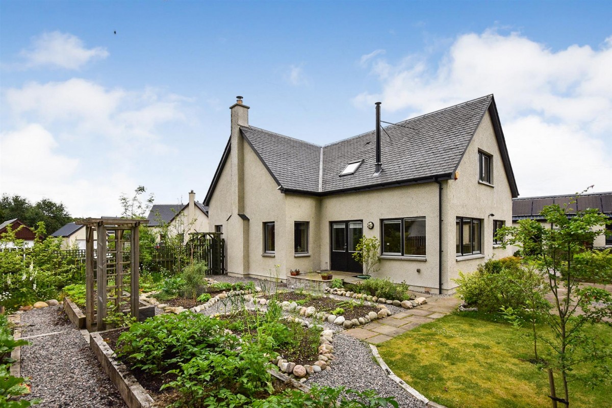 Images for 4 Dalmore Road, Carrbridge EAID:massoncairnsltdapi BID:1
