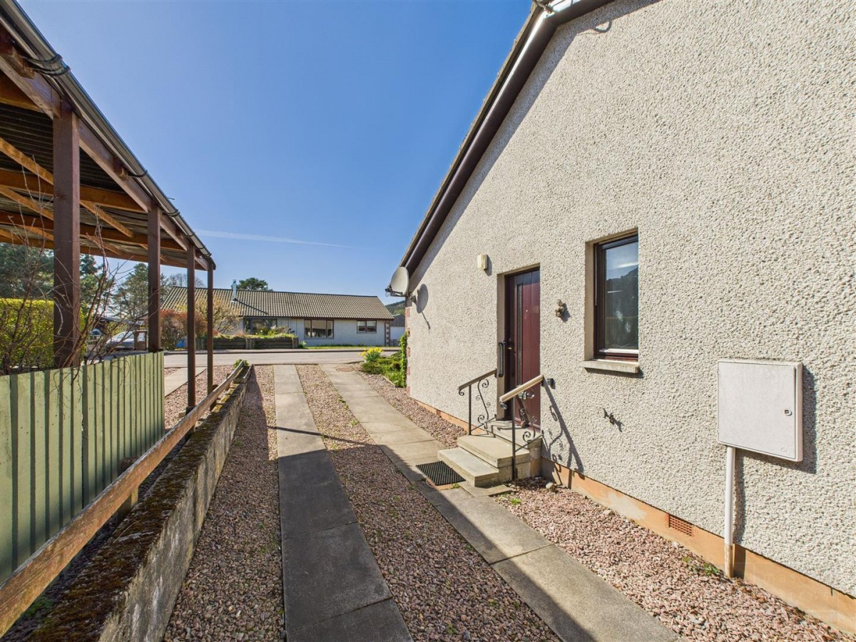 Images for 31 Hillside Avenue, Kingussie EAID:massoncairnsltdapi BID:1