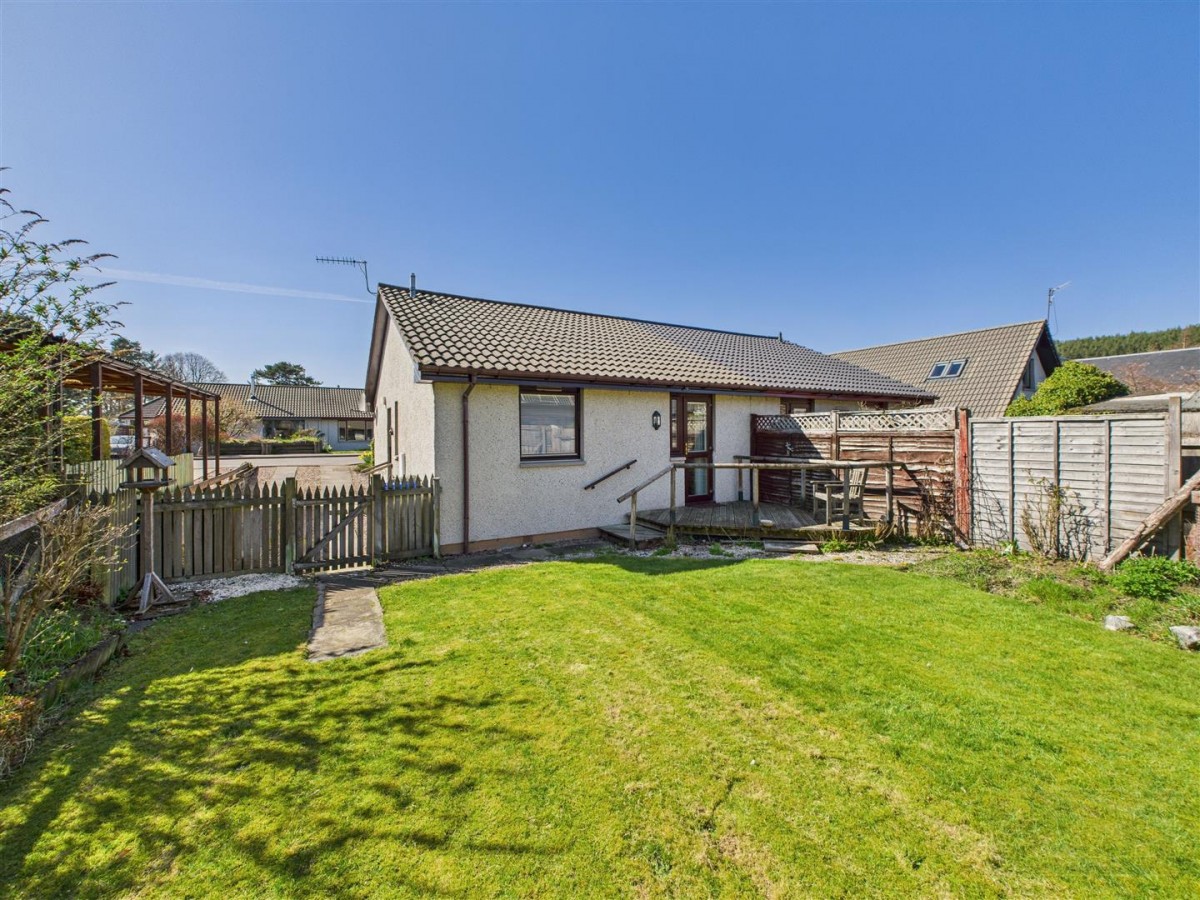 Images for 31 Hillside Avenue, Kingussie EAID:massoncairnsltdapi BID:1