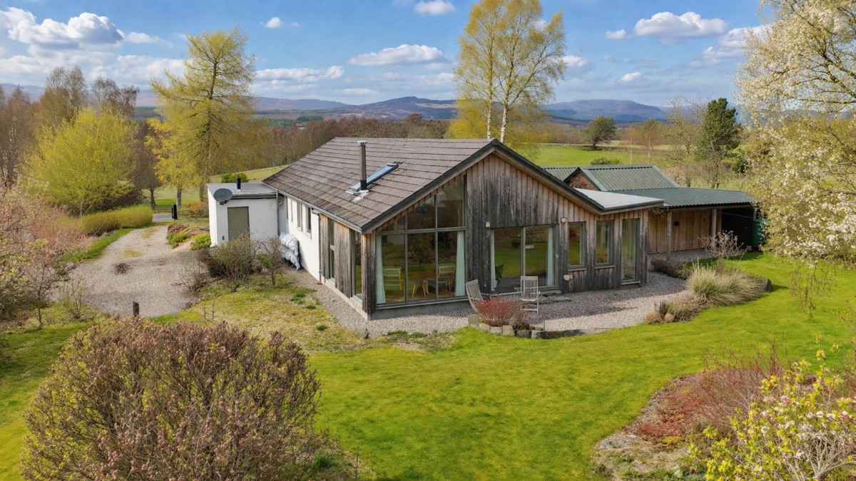 Images for Larchfield Cottage, Insh, Kingussie EAID:massoncairnsltdapi BID:1