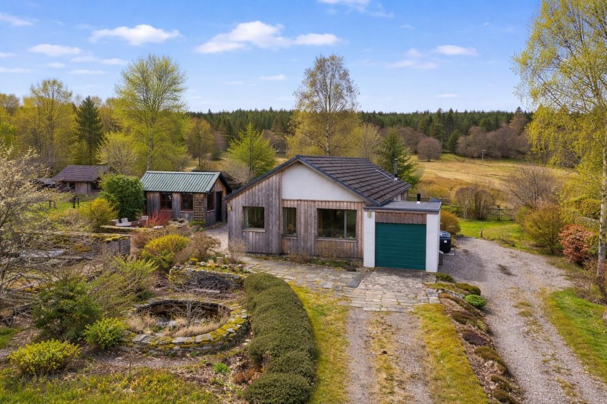 Images for Larchfield Cottage, Insh, Kingussie