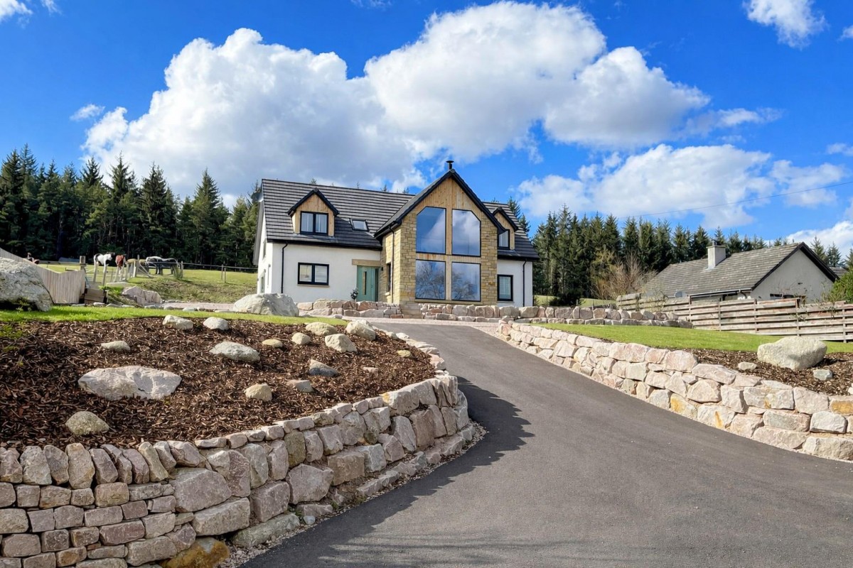 Images for Cath Ann, Skye Of Curr Road, Dulnain Bridge EAID:massoncairnsltdapi BID:1