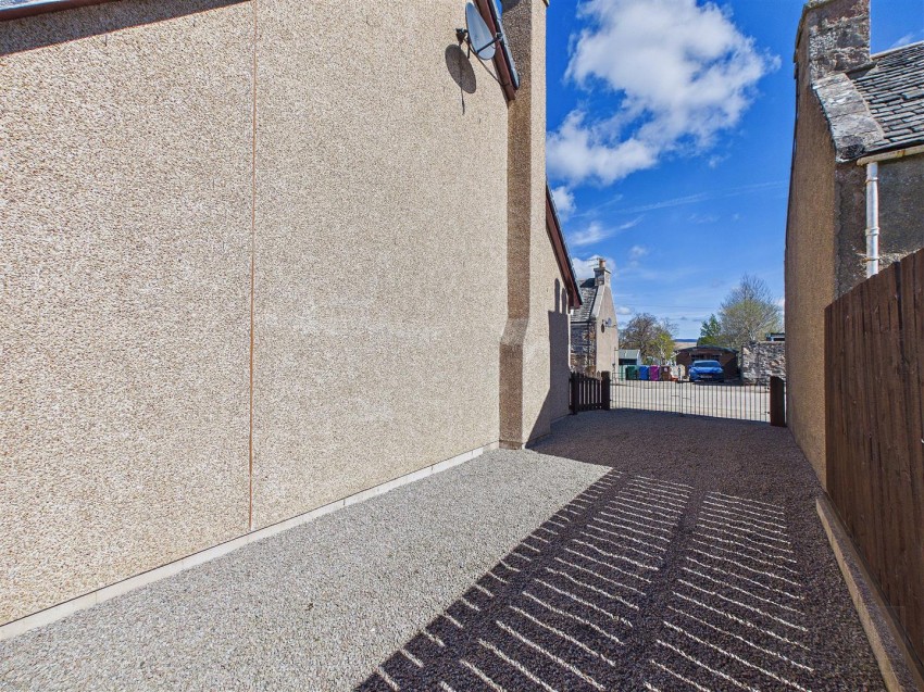 Images for Lonach Cottage, 60 Main Street, Tomintoul