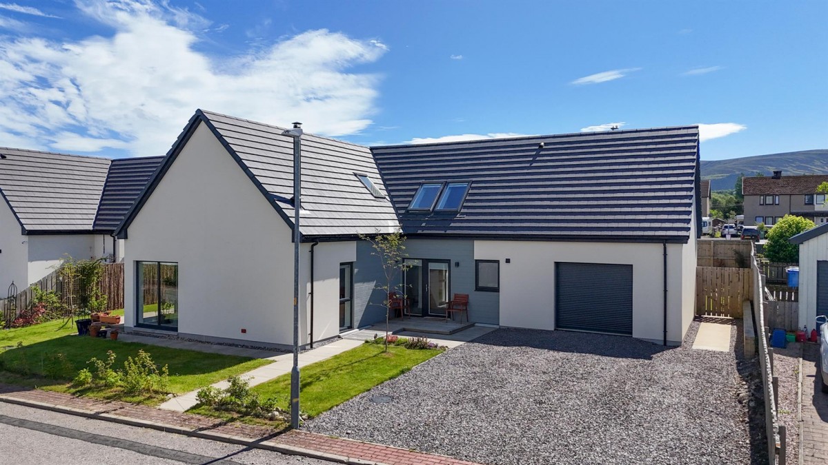 Images for 4 Auchroisk Place, Cromdale, Grantown on Spey EAID:massoncairnsltdapi BID:1