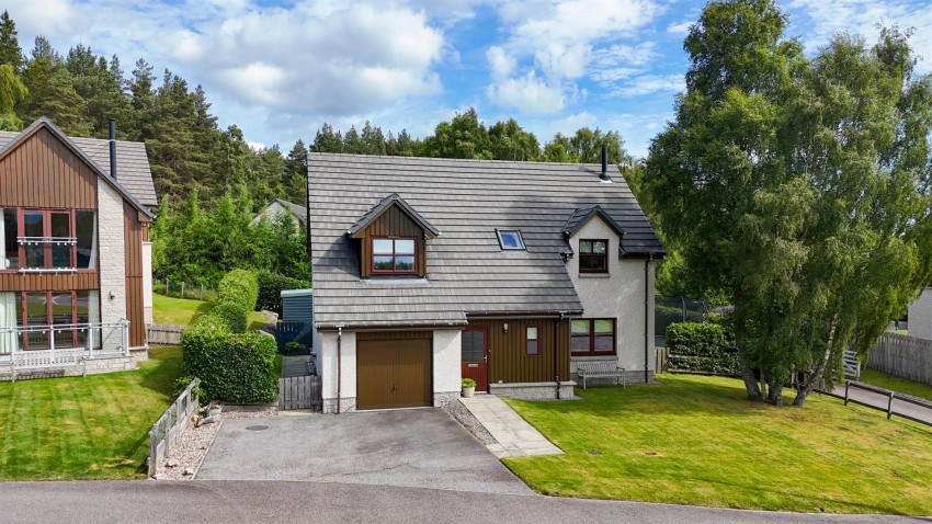 Images for 16 Patterson Place, High Burnside, Aviemore