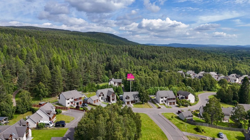 Images for 16 Patterson Place, High Burnside, Aviemore