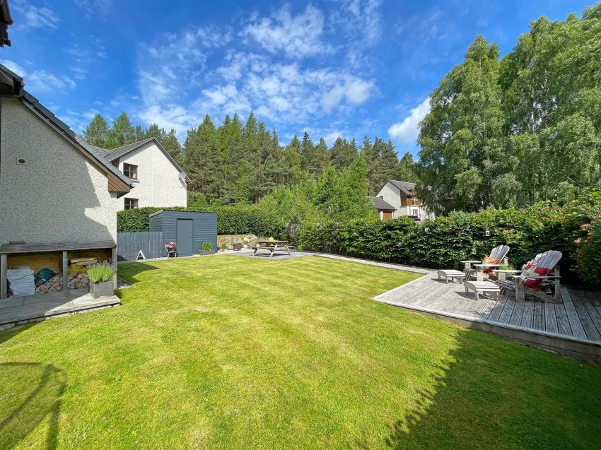Images for 16 Patterson Place, High Burnside, Aviemore