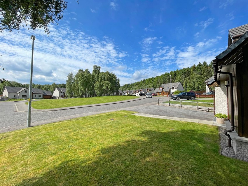 Images for 16 Patterson Place, High Burnside, Aviemore