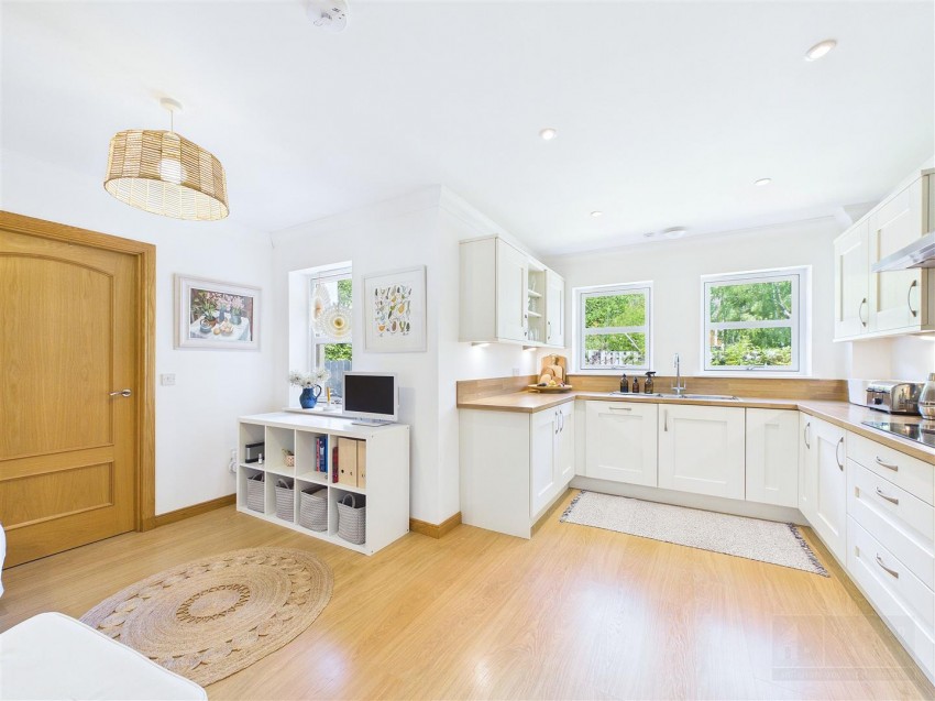 Images for 16 Patterson Place, High Burnside, Aviemore